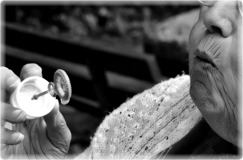 Seifenblasen stick, blasender Mund