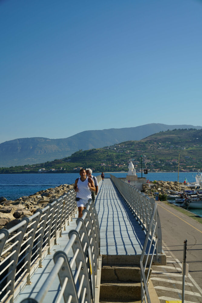 Agropoli Hafenmauer Sport