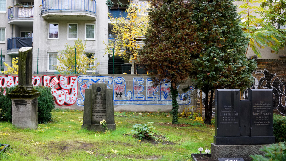 Graffiti auf Friedhof St Jacobi Berlin