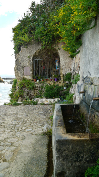 Briatico Marienaltar Brunnen