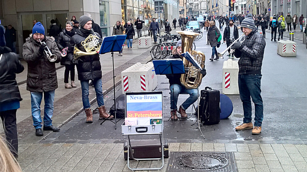 Neva Brass in der Fußgängerzone