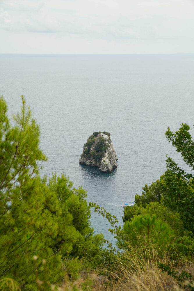 Palinuro Blick auf Felsen im Wasser