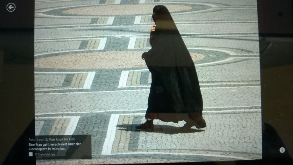 Frau in Burka